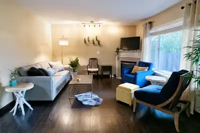 Image de Modern Meets Vintage - 3Bed/2. 5Bath in Bethany