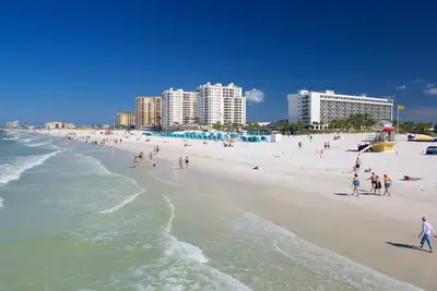 Image de Beachfront Stay | 1 King Bed | Steps from Clearwater Beach