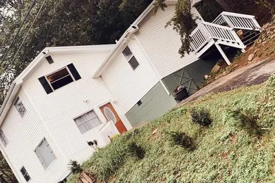 Image de Charming House with Great Outdoor Space and Nearby Trail Access