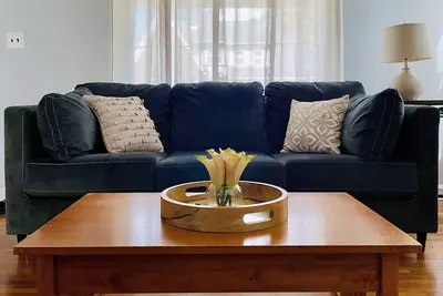 Image de Green Roof Inn | Centrally Located 2br/1ba Home