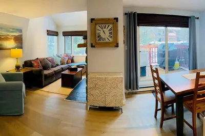 Image de Panorama Mountain Condo - Next to Village Gondola