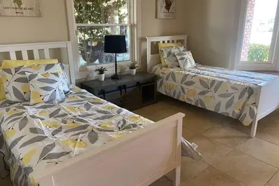 Image de Ample Villa in the heart of Temecula wine country, near wineries, balloons