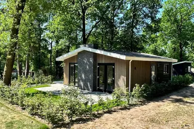 Image de Joli chalet avec un emplacement boisé sur la Veluwe