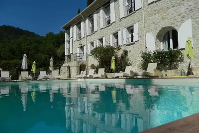 Image de Old oil mill with swimming pool. Ideal for group or family