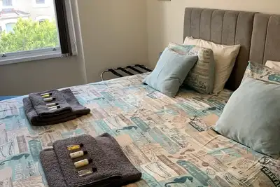 Image de Second Floor recently renovated apartment on quiet street in central Llandudno