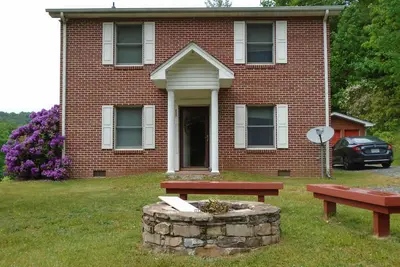 Image de Brick cottage near Hungry Mother, Mt. Rogers