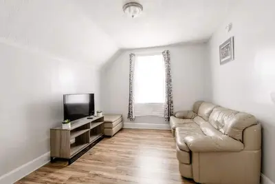 Image de Noir*Cleveland*Self Check-In*Parking*Kitchen*3br