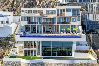 Image de Villa Savina - Luxury Ocean View | 80' Infinity Pool | Fully Staffed