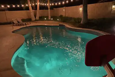 Image de ~Private Heated Pool/Spa, King bed, Ping Pong, Excellent Location!