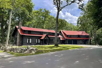 Image de Ski Pine Knob! Ice skating on Walters lake! Indoor fireplace! WiFi! Pool Table!