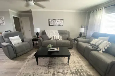 Image de Snowbirds Dream! Cozy 3b/2ba. Quiet cul-de-sac. Centrally located w/parking.