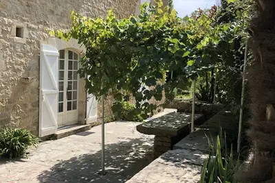Image de Maison ancienne de caractère dans le Vallon du Cruou avec accueil vélo
