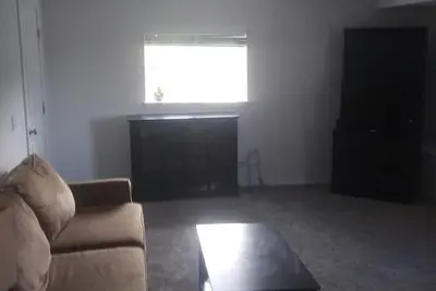 Image de Stylish 2bd lower level  apt in newer constructed south hill home