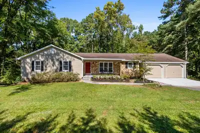 Image de Whole Home with Basement on 3 Acres