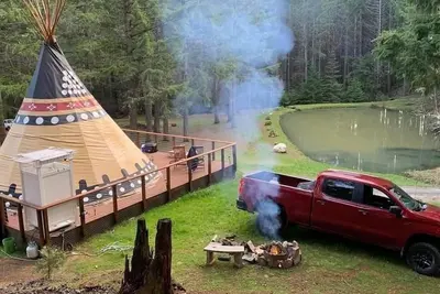 Image de 22 Foot Ceremonial Luxury Tipi with pond view