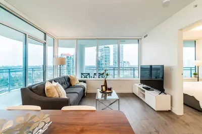 Image de Luxury 2br Condo w/ Great View in Surrey Center