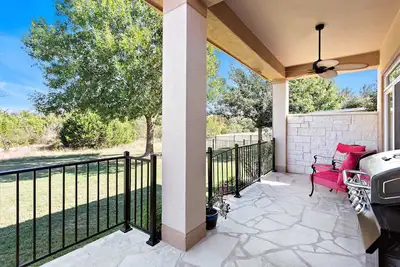 Image de Bright and Sunny Home in Beautiful Sun City Texas!