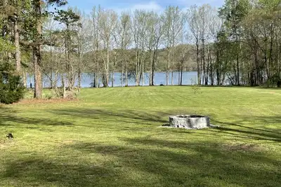 Image de Cozy, Peaceful Waterfront Cabin in Beautiful Waterloo, Al!