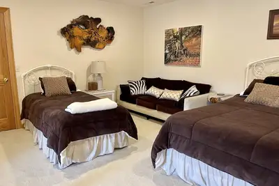 Image de Farmstead getaway, Penn State access, Rv parking!