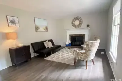 Image de Cozy midtown home near North Hills mall