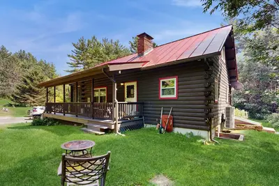 Image de Charming, dog-friendly cabin with a full kitchen, free WiFi, & private hot tub