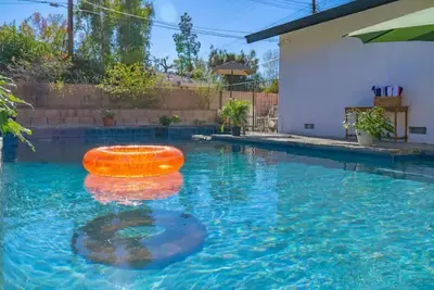 Image de Beautiful 5 bedroom, 6 beds, 3. 5 bathrooms, 3 car garage Rv parking