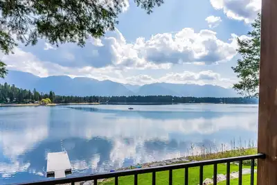 Image de Waterfront home on Echo Lake with dock, amazing view, deck & washer/dryer