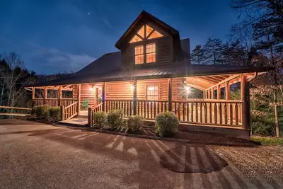 Image de Majestic Oak Lodge - Luxury 5-Star Mountain Cabin