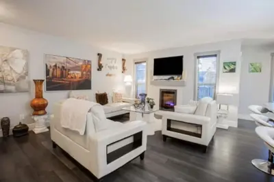 Cozy and beautiful three bedroom house close to lake