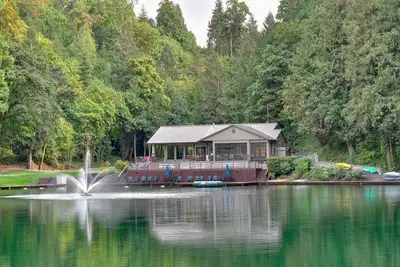 Image de Luxurious Waterfront Retreat w/ Private Pond!