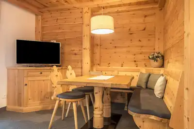 Image de Appartement 'Cesa Sassela' avec vue sur les montagnes, sauna, piscine, jardin, balcon et Wi-Fi