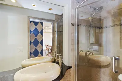 Image de Luxury condo close to Magnificent Mile