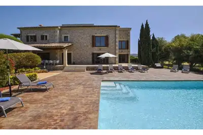 Image de Maison de vacances luxuriante avec piscine