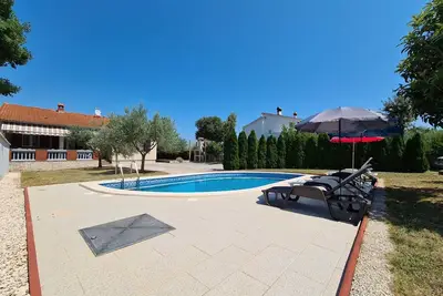 Image de House 333/761 (Istria - PaviÄŤini), 2000m from the beach