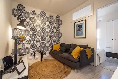 Ruby Grey Apartment, Wifi, Balcony! New!