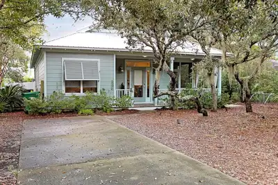 Image de Serenity Cottage-Pool, Private Beach- Dog Friendly