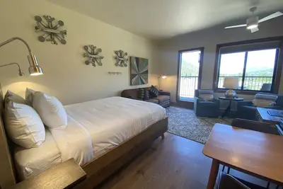 Modern studio with balcony & amazing slopes views!