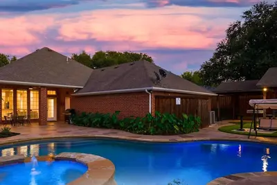Image de Impressive 5br/3. 5b Home with Pool, Game Room & Cinema Room