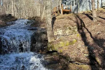 Image de Waterfall Cottage | Hot Tub, Game Room, Fire Pit