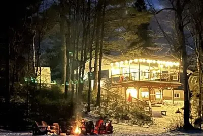 Image de Private Beach! Next to major snowmobiling trails!