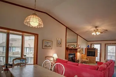 Image de Coastal Beach Townhome | Steps to Beach | Pool, Bikes & More