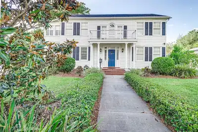 Image de 2, 500 sqft Restored Colonial Home in Lakeland