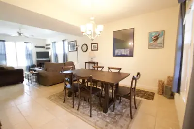 Image de Private 4 Br Charming Home Close to Downtown and Ku
