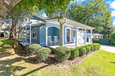 Image de Picturesque Home in Downtown Auburn