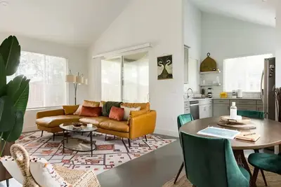 Image de Private & Gated Live/Work Zen Oasis | 3mi from Dt