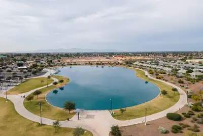 Image de Bathed in Comfort: A Stunning 2 Bedroom 2 Bath Condo