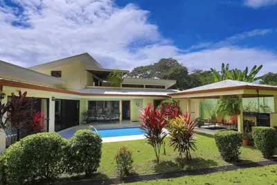 Image de Comfy and Convenient Home Minutes from Beach National Park