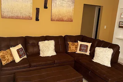 Image de Lovely 2 Bedroom Condo With *Free Parking and WiFi*