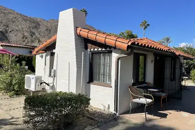 Image de Villa F - a stand alone 1bed/1bath with kitchen steps from downtown Palm Springs