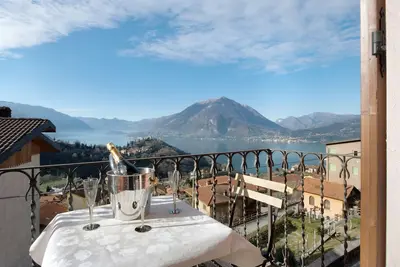 Image de Villa au calme avec Wi-Fi et jardin. Animaux domestiques admis